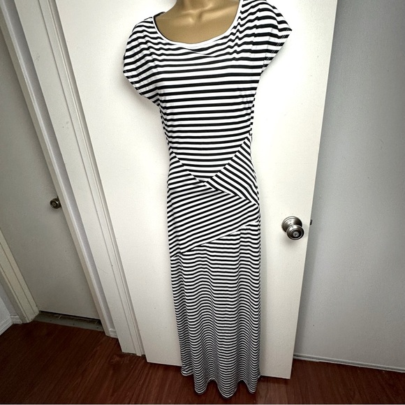 Arden B Black & White Striped Vintage 90’s/Y2K Stretch Cutout Back Dress NWT XS - Picture 3 of 15
